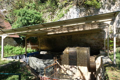 prehistoric shelter at Le Moustier