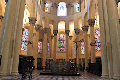 Nave and altar of the basilica in Clermont-Ferrand