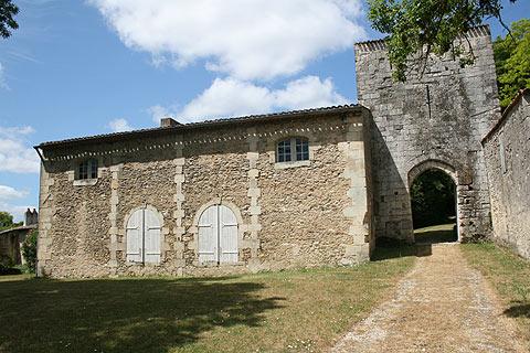 entrance to Vertheuil castle