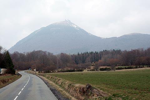approach road to the volcano