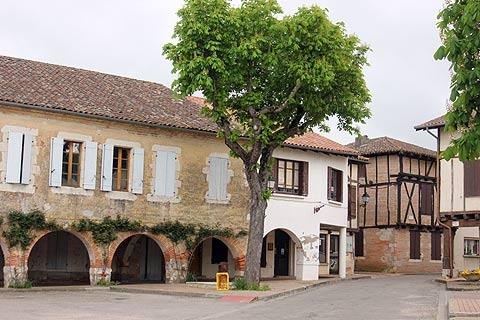 medieval arcades in Caudecoste