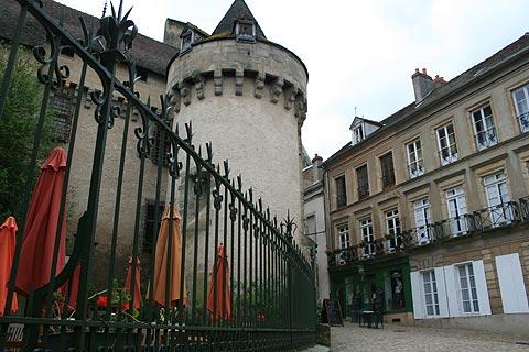 Porte des Bancs in Autun town centre