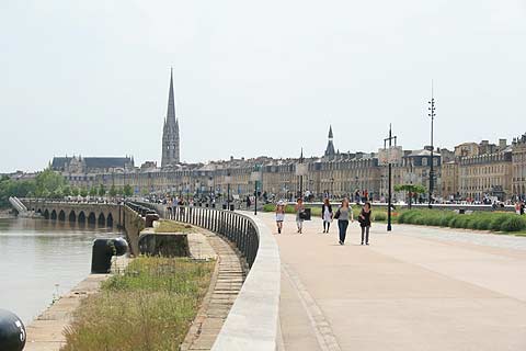 Quai on the Gironde in Bordeaux