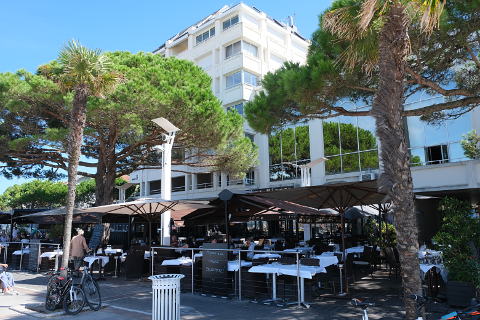 Arcachon beach boulevard