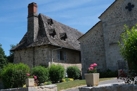 Center of Sénezergues