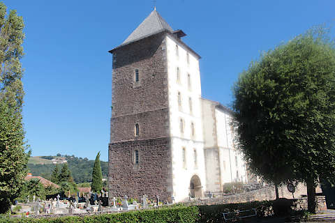 Church and cemetery in Sare