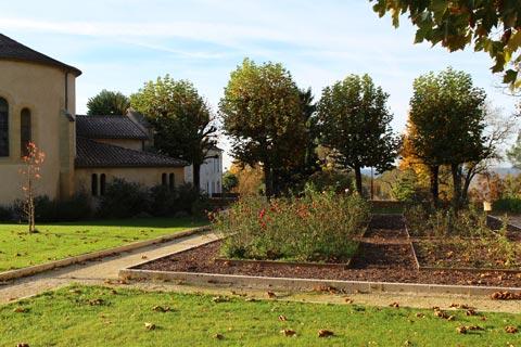 garden next to the church in Monbazillac