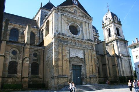 Cathedral in Dax town centre