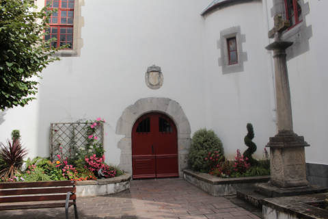 Column next to the entrance to the church in Hendaye