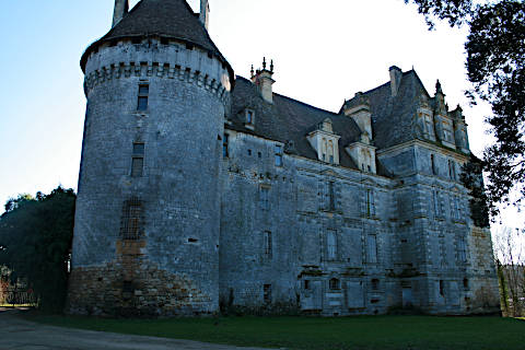 Outside of Chateau de Lanquais