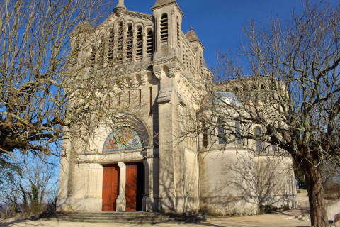 facade of the basilica in Penne d'Agenais