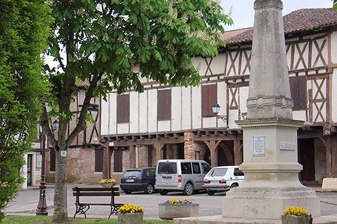 colombage houses in Caudecoste