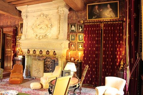 Lovely furnishings in one of the bedrooms in Azay-le-Rideau castle