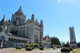 photo of Lisieux Basilica
