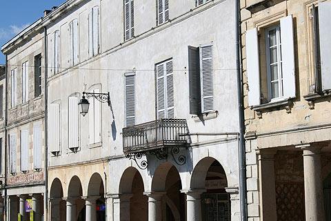 arcades in the centre of Monsegur, Gironde