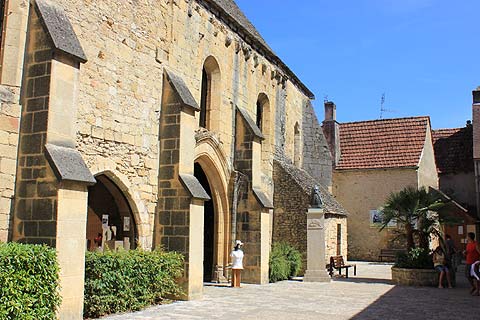 Montignac church