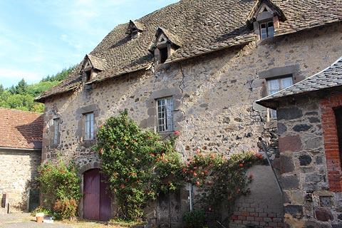 Old house in centre of Saint-Chamant