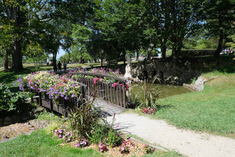 Pond and bridge in Parc Mauresque