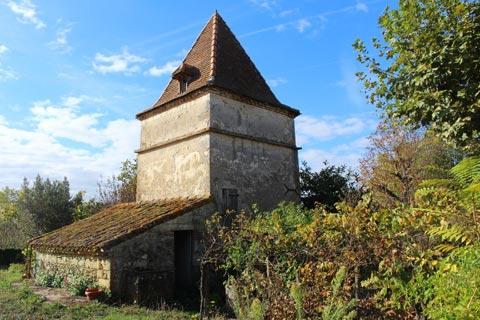 Traditional pigeonnier on edge of Sainte-Colombe-en-Bruilhois