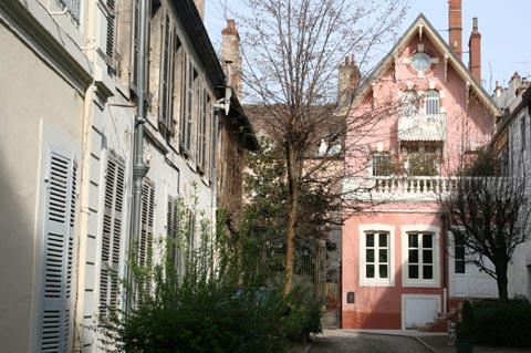 Quiet backstreet in Chalon-sur-Saone