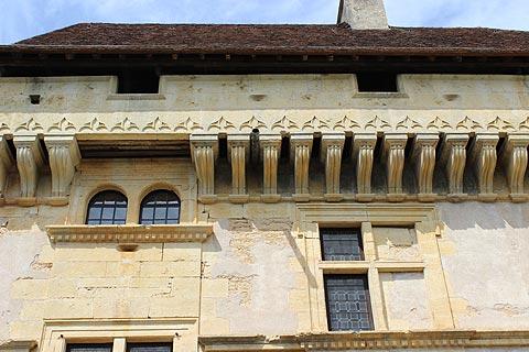 renaissance carving in facade of Chateau de Losse