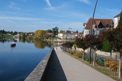 Boat trip along the Dordogne river