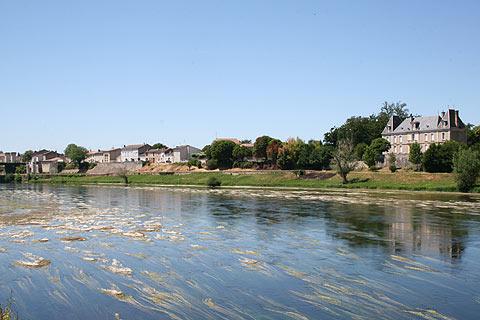 Dordogne river in Sainte-Foy-la-Grande