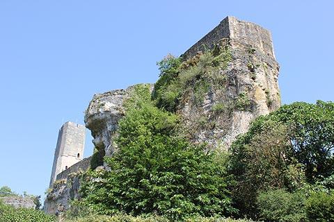 Castle above Gavaudun village