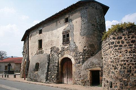 old houses in Saint-Saturnin town centre