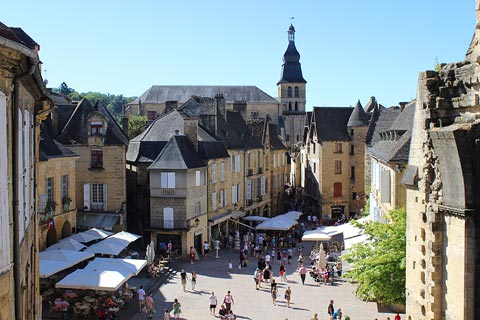 Numerous cafes and restaurants in the centre of Sarlat