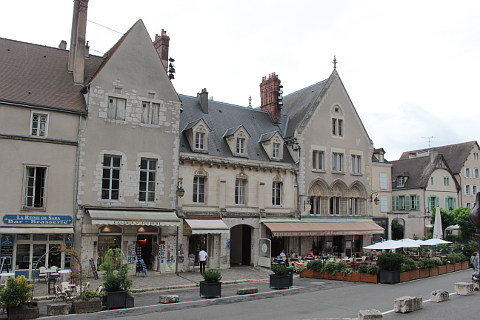 shops in Chartres old town