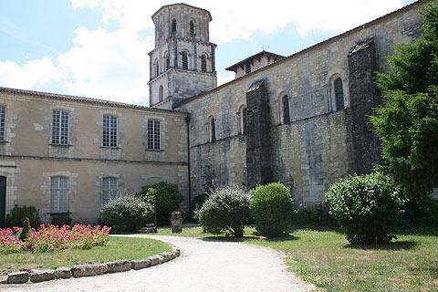 courtyard of Vertheuil abbey