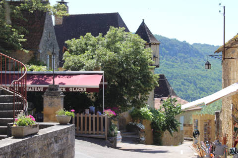 Centre of village in Castelnaud la Chapelle