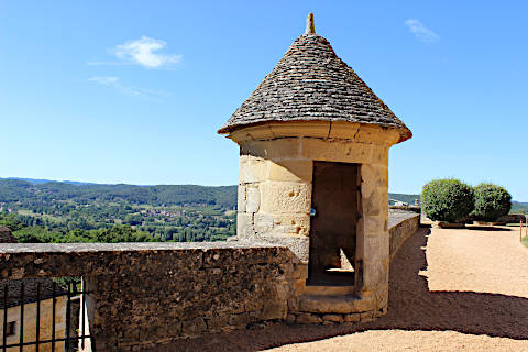 Watch tower in the ramparts of the Chateau de Fenelon