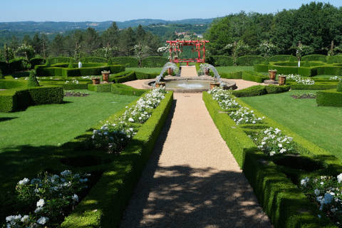 The Jardin Blanc in the gardens at Eyrignac